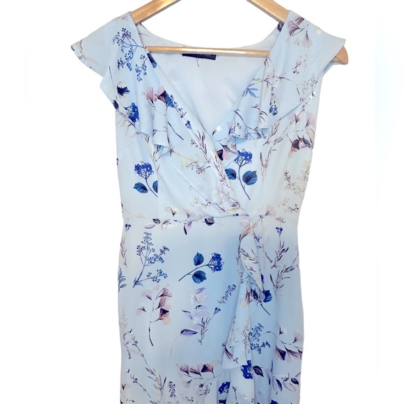 BANANA REPUBLIC - Faux Wrap High Low Floral Ruffle Dress. Size 2 - Picture 4 of 12